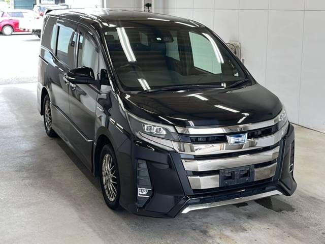 2018 Toyota Noah Hybrid Si Double Hybrid auction photo 4