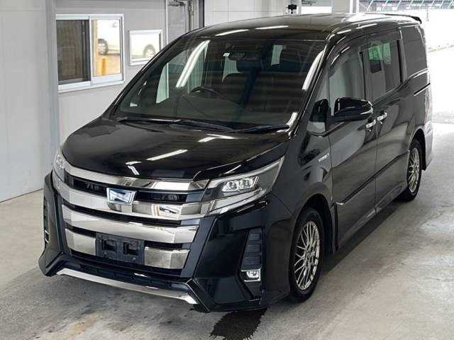 2018 Toyota Noah Hybrid Si Double Hybrid Japan auction vehicle
