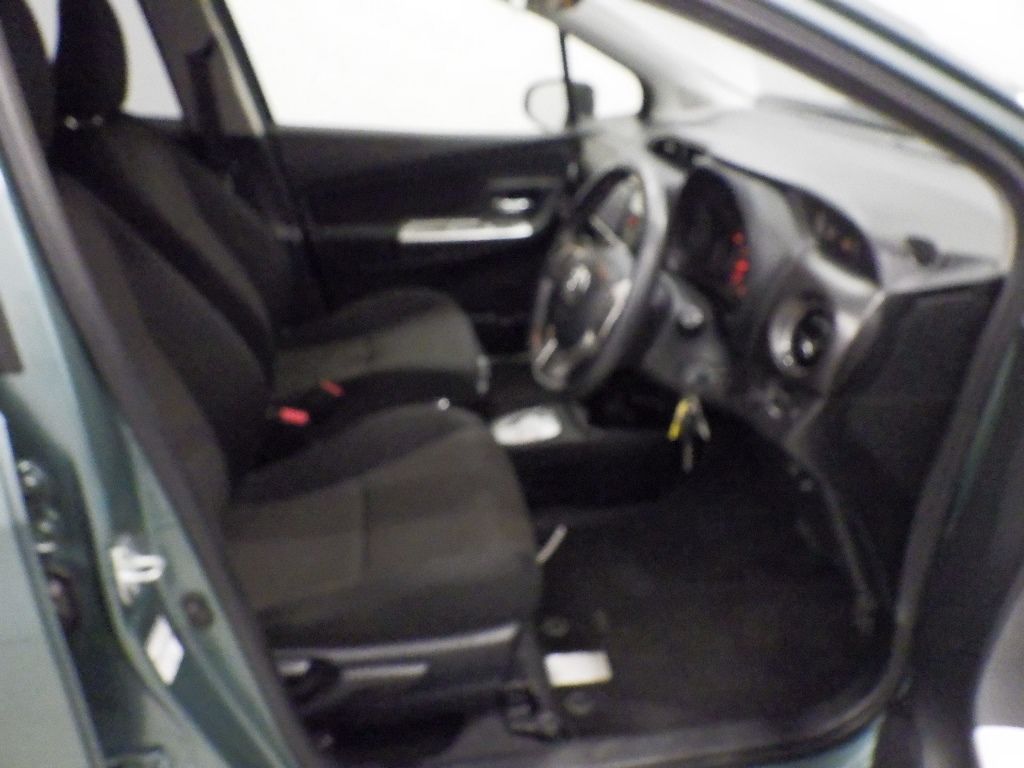 2016 Toyota ヴィッツ 5HB ジュエラ auction photo 6