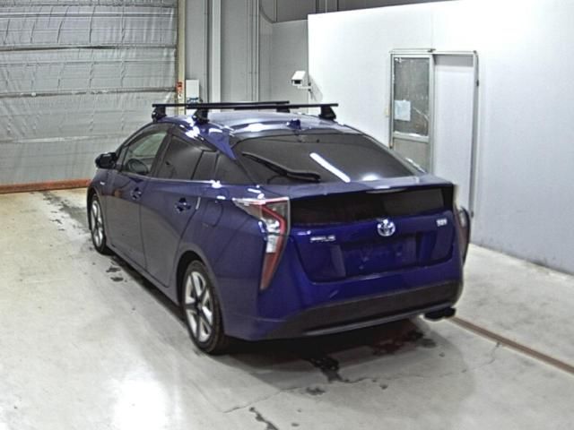 2015 Toyota Prius S auction photo 2