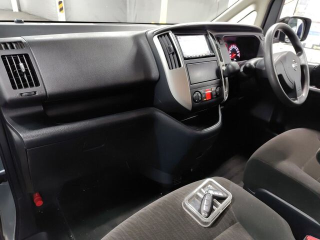 2010 Nissan Serena 20S Vセレクション auction photo 3