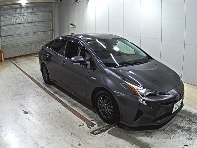 Japan Auction Vehicles 5 2016 Toyota Prius S auction photo