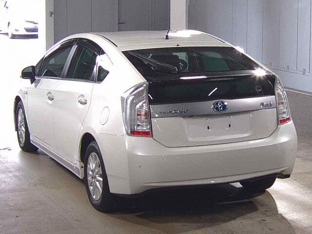 2014 Toyota Prius PHEV S auction photo 2