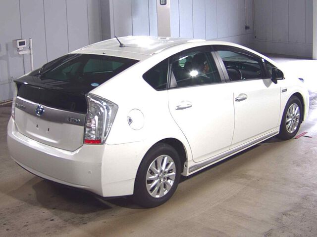 2014 Toyota Prius PHEV S auction photo 5