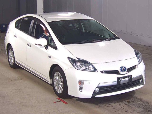 Japan Auction Vehicles 8 2014 Toyota Prius PHEV S auction photo