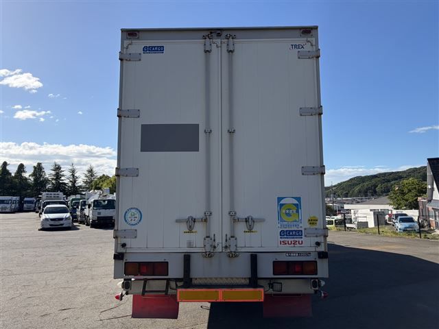 2010 Isuzu ウィング auction photo 3