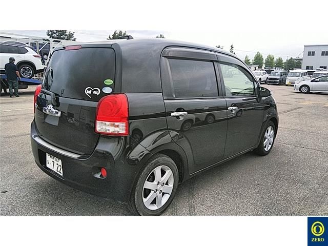 2014 Toyota Porte auction photo 4