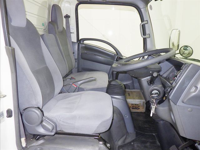 2017 Isuzu Elf Van auction photo 6