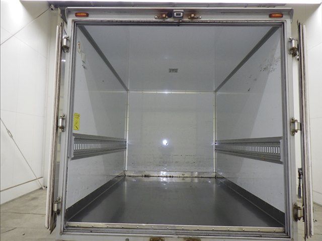2017 Isuzu Elf Van auction photo 4