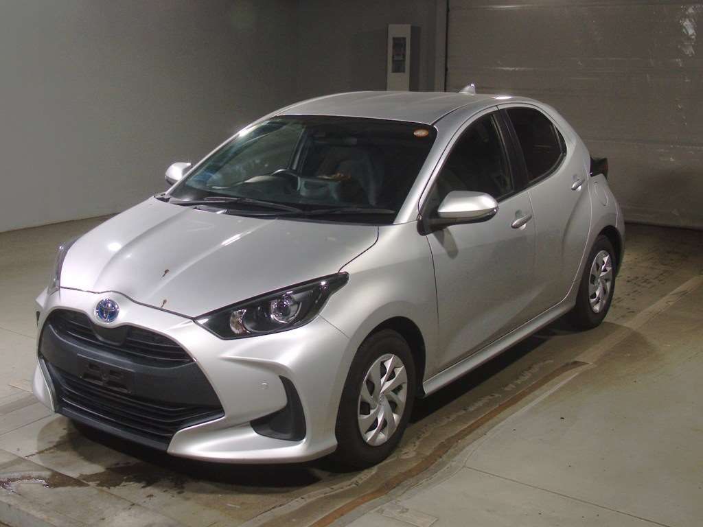 2022 Toyota Yaris ハイブリッドX Japan auction vehicle