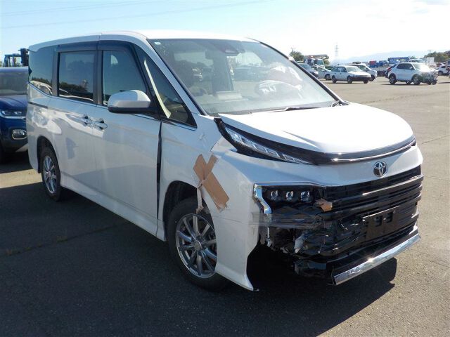 2025 Toyota Voxy 4WD Japan auction vehicle