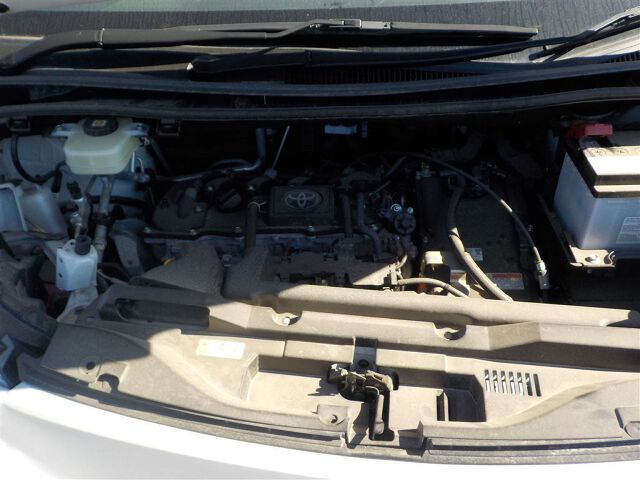 2025 Toyota Voxy 4WD auction photo 6