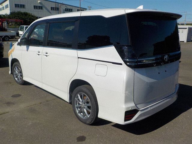 2025 Toyota Voxy 4WD auction photo 2