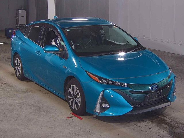 Japan Auction Vehicles 8 2017 Toyota Prius PHEV Sセーフティプラス auction photo
