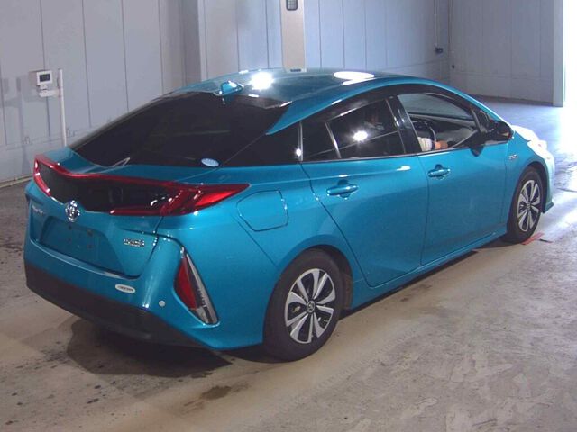 2017 Toyota Prius PHEV Sセーフティプラス auction photo 5