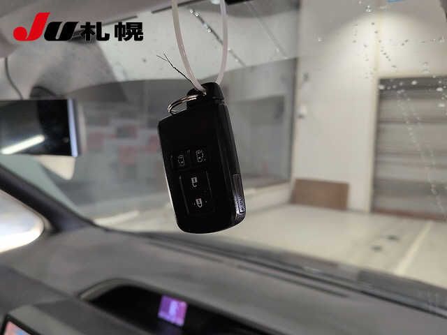 2015 Toyota Voxy 4WD ZSキラメキ auction photo 6