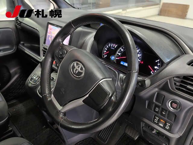 2015 Toyota Voxy 4WD ZSキラメキ auction photo 3