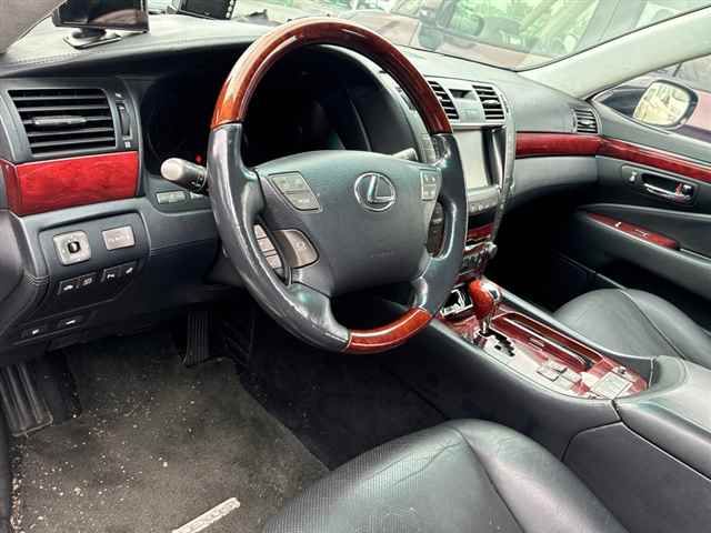 2013 Lexus LS LS600hL auction photo 3