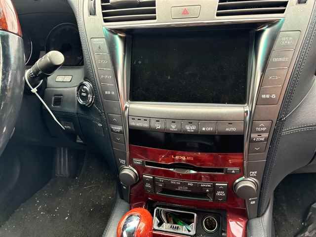 2013 Lexus LS LS600hL auction photo 6