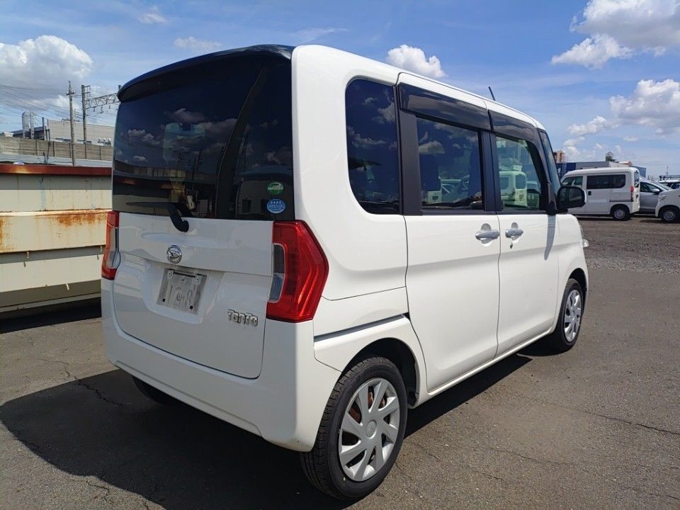 2017 Daihatsu Tanto auction photo 2