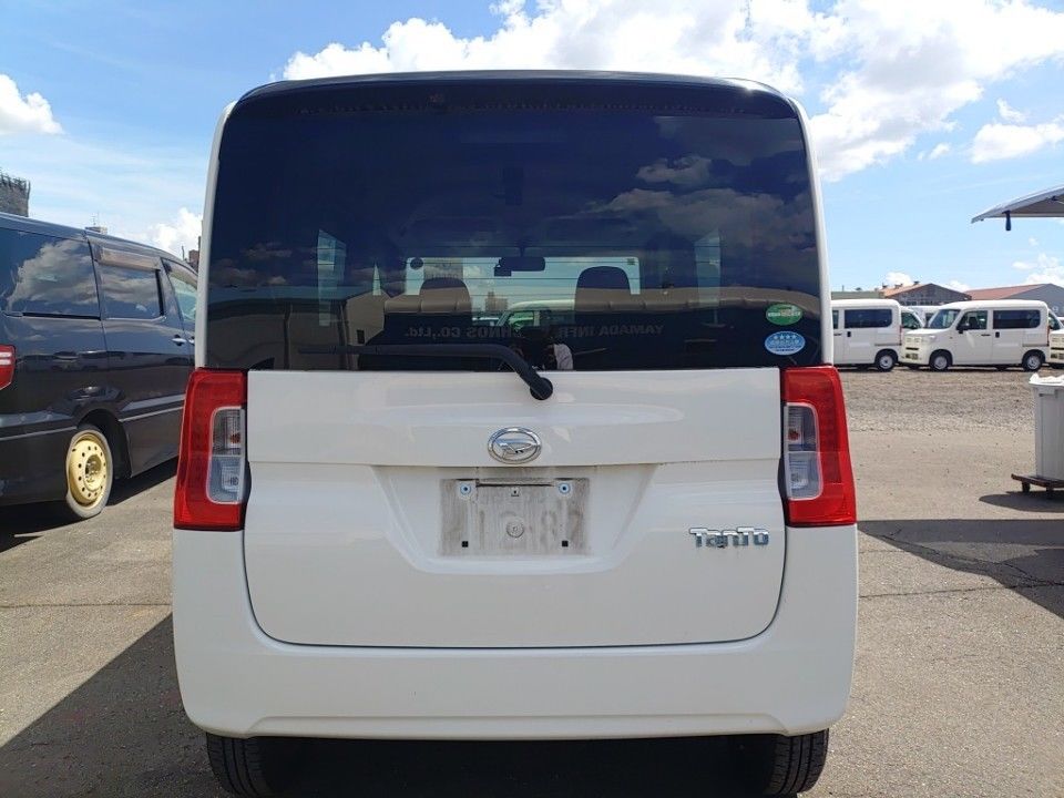 2017 Daihatsu Tanto auction photo 5