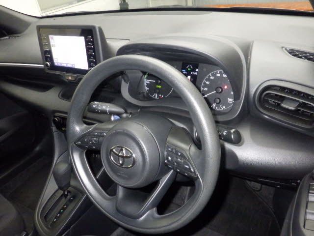 2021 Toyota Yaris Hybrid X auction photo 3