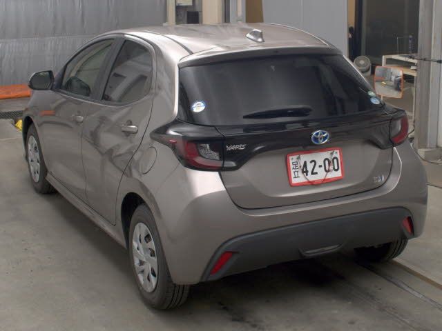2021 Toyota Yaris Hybrid X auction photo 2