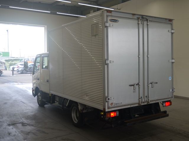 2016 Hino Dutro Aluminum van, double cab auction photo 2