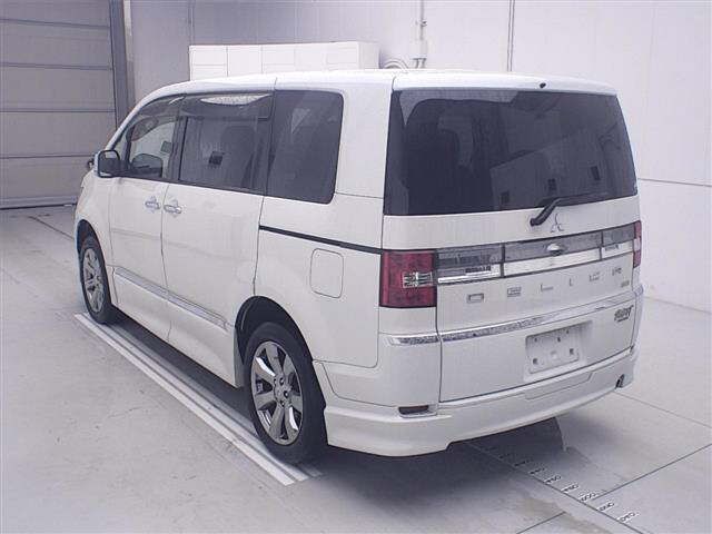 2017 Mitsubishi Delica D:5 4WD ローデストロイヤルツーリン auction photo 2