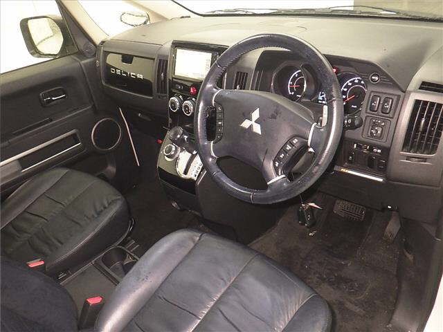 2017 Mitsubishi Delica D:5 4WD ローデストロイヤルツーリン auction photo 3