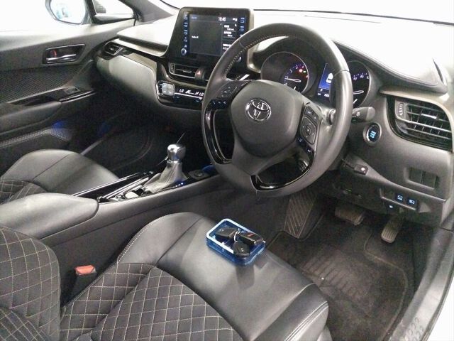 2023 Toyota C-HR G-T Modonero Safe+3 4WD auction photo 3