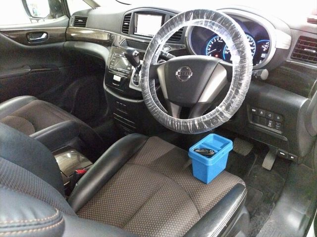 2012 Nissan Elgrand 250HSアーバンクロム 4WD auction photo 3