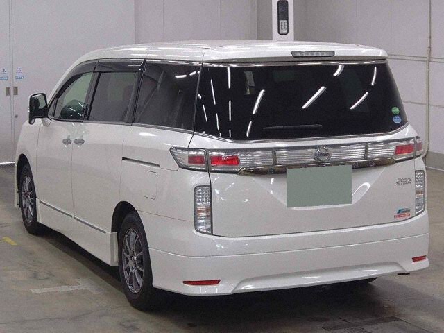 2012 Nissan Elgrand 250HSアーバンクロム 4WD auction photo 2