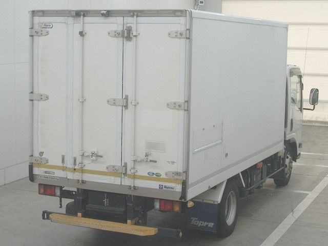 2021 Isuzu Elf Refrigerated and frozen trucks auction photo 2