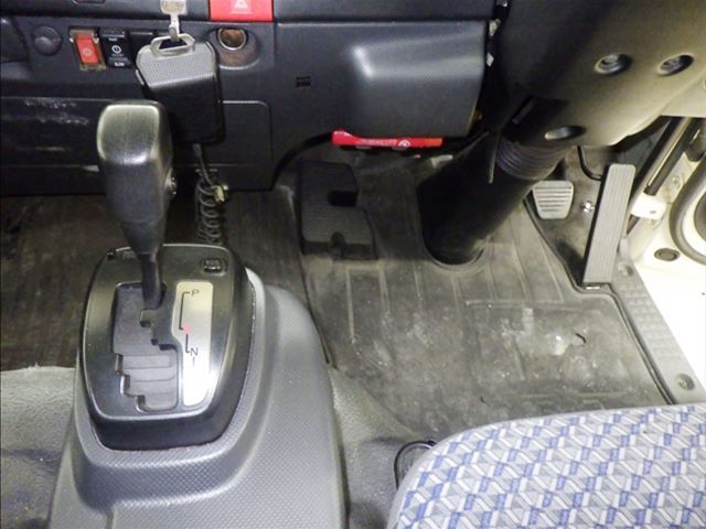 2021 Isuzu Elf Refrigerated and frozen trucks auction photo 8