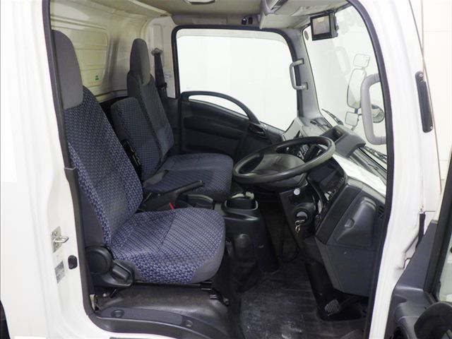 2021 Isuzu Elf Refrigerated and frozen trucks auction photo 6