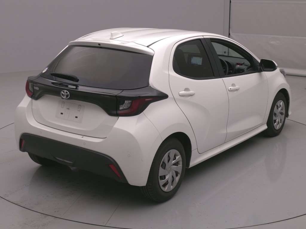 2022 Toyota Yaris X auction photo 2