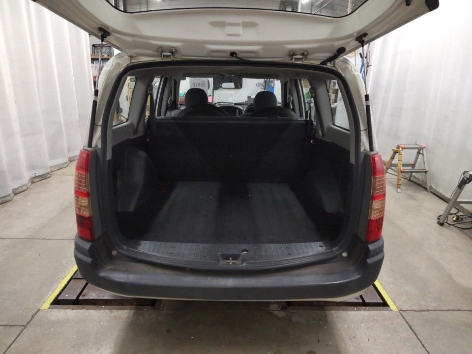 2004 Toyota Succeed auction photo 8