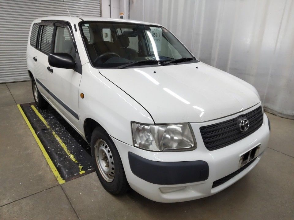 2004 Toyota Succeed auction photo 4