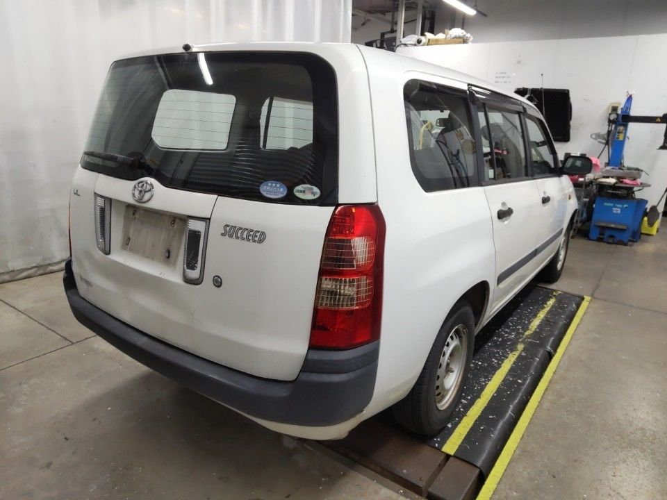 2004 Toyota Succeed auction photo 2