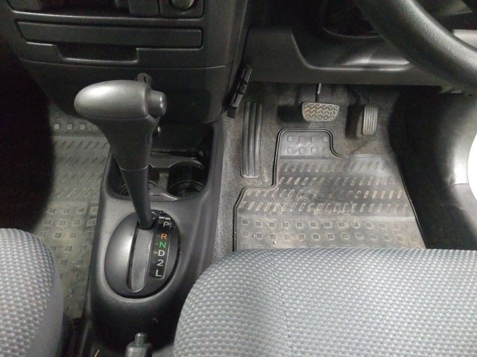 2004 Toyota Succeed auction photo 12