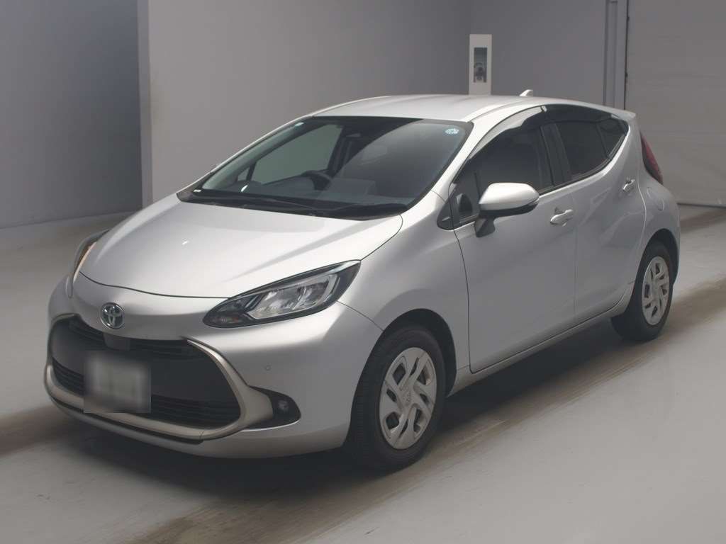 2024 Toyota Aqua G Japan auction vehicle