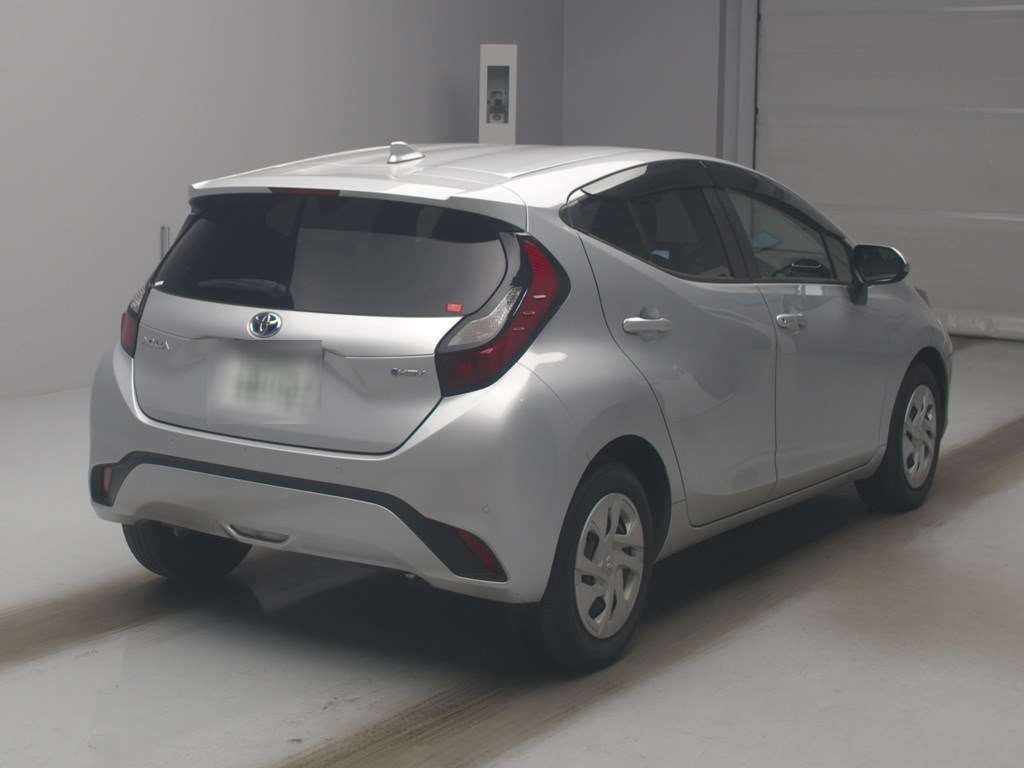 2024 Toyota Aqua G auction photo 2