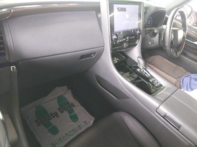 2024 Toyota Vellfire Executive Lounge 4WD auction photo 3