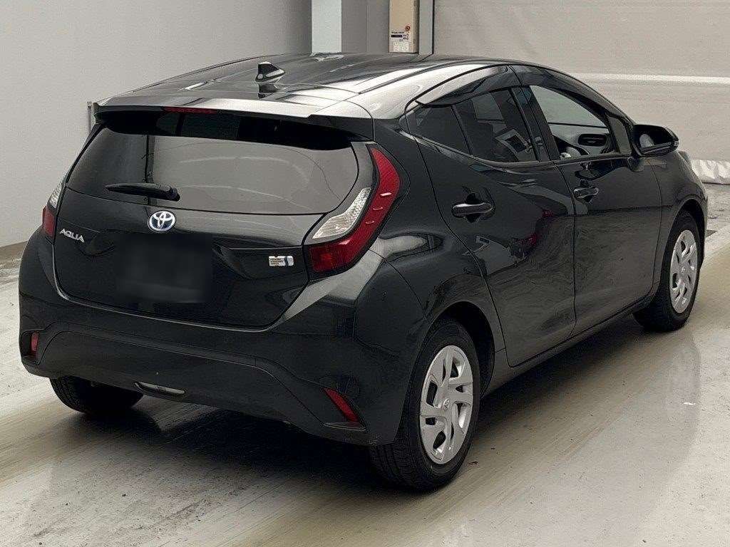 2023 Toyota Aqua X auction photo 2