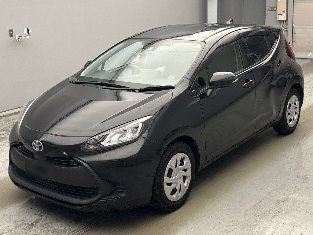 2023 Toyota Aqua X Japan auction vehicle
