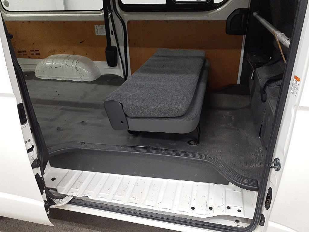 2022 Toyota Hiace ロングDX 4WD auction photo 10