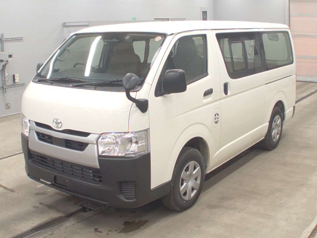 2022 Toyota Hiace ロングDX 4WD Japan auction vehicle