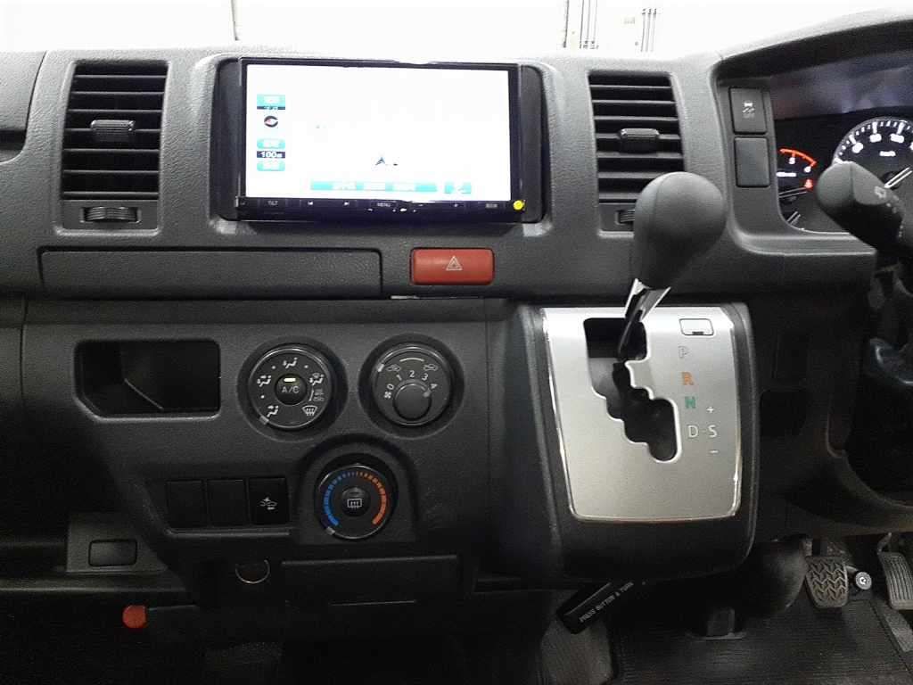 2022 Toyota Hiace ロングDX 4WD auction photo 9