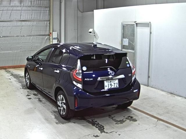2019 Toyota Aqua Sスタイルブラック auction photo 2